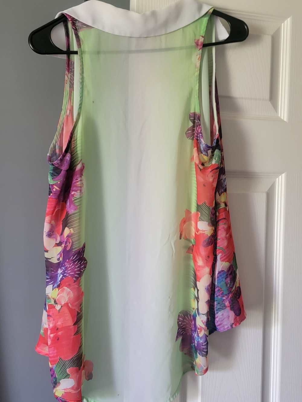Hawaiiian Print Button Up - Picture 2 of 3